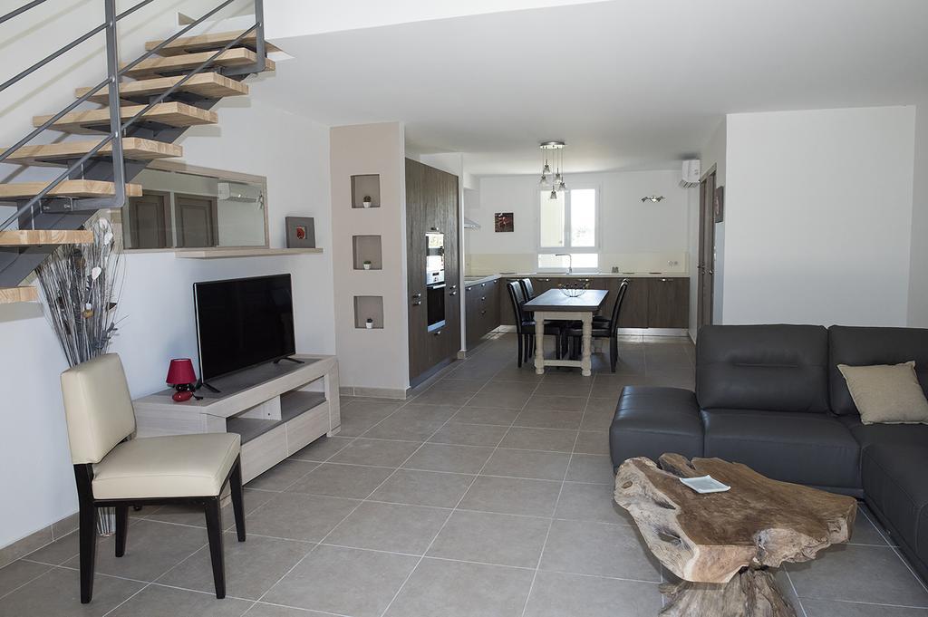 Gite Les Courlis Saint-Étienne-du-Grès Εξωτερικό φωτογραφία