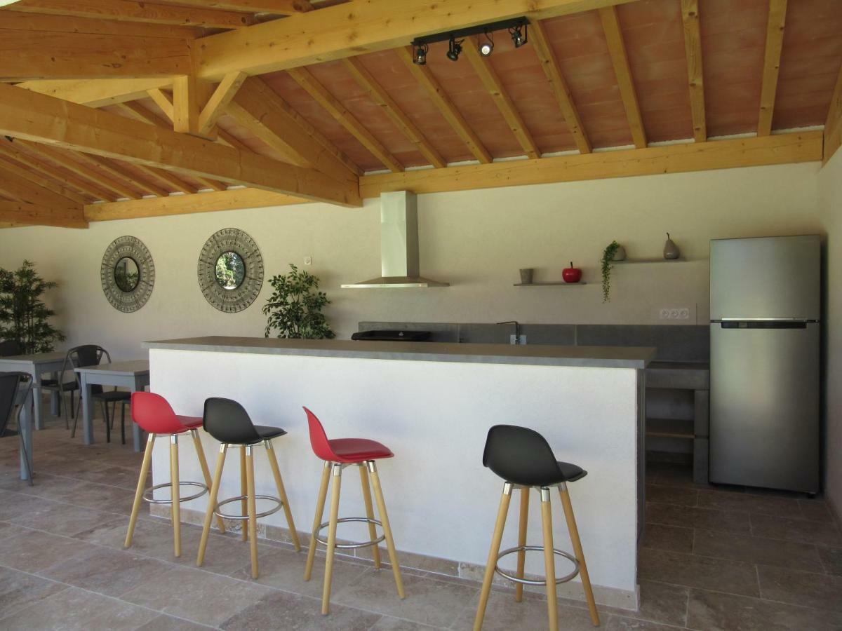 Gite Les Courlis Saint-Étienne-du-Grès Εξωτερικό φωτογραφία