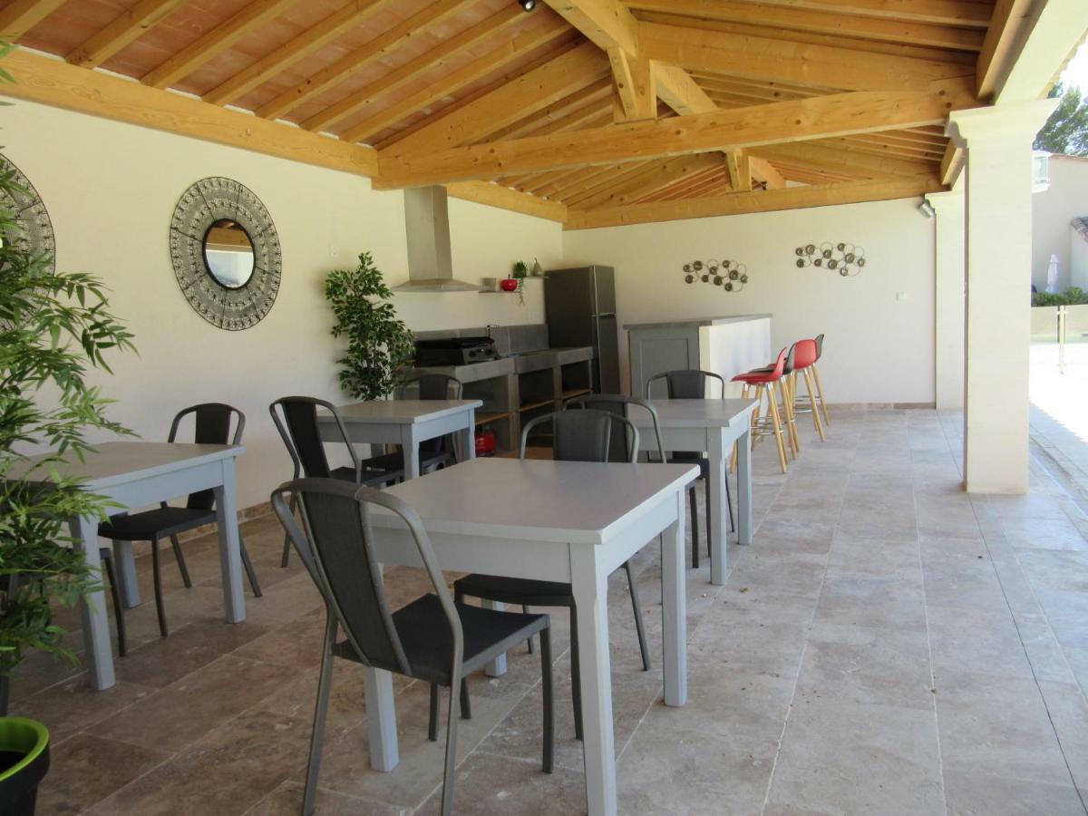 Gite Les Courlis Saint-Étienne-du-Grès Εξωτερικό φωτογραφία